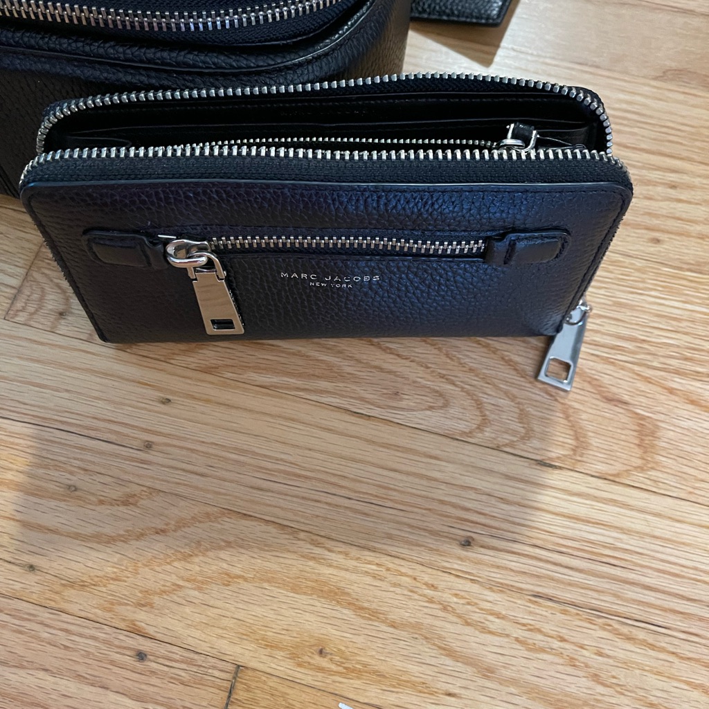 Marc Jacobs Continental Zip Around Wallet